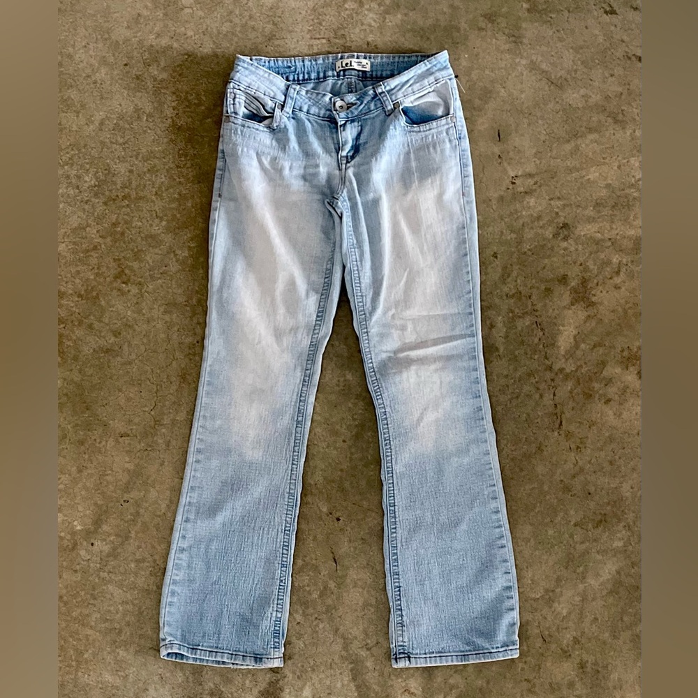 L.E.I. Vintage Light blue low-rise bootcut jeans
